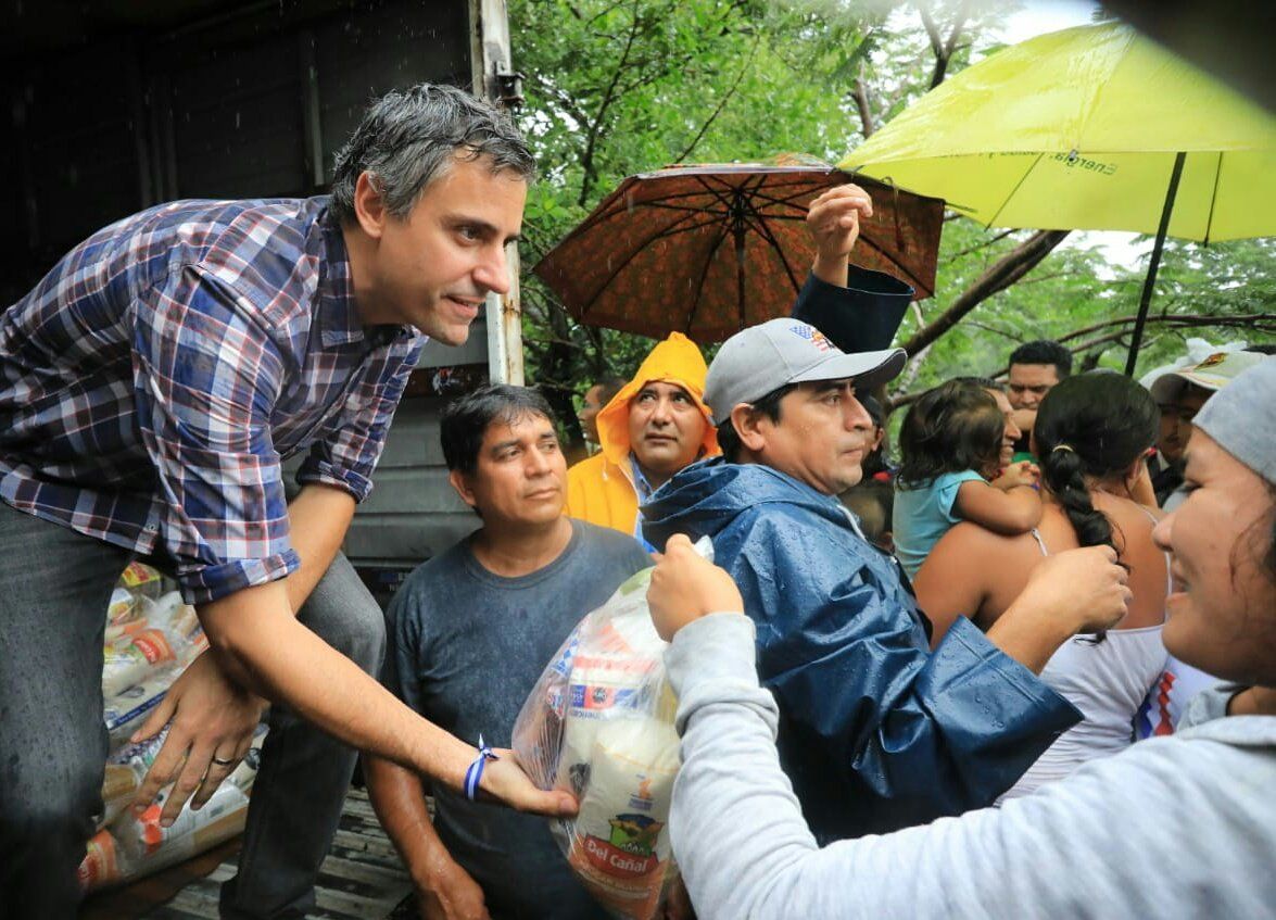 Calleja continúa al frente de labores de ayuda a los afectados por lluvias