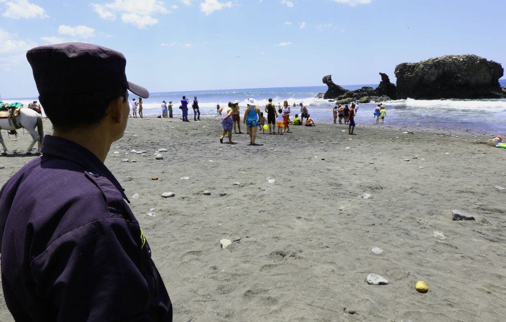 Sujetos que mataron a pandilleros en playa El Tunco eran policías y se encuentran detenidos