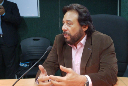 Félix Ulloa afirma que desconoce supuesto interés de aerolínea alemana en El Salvador