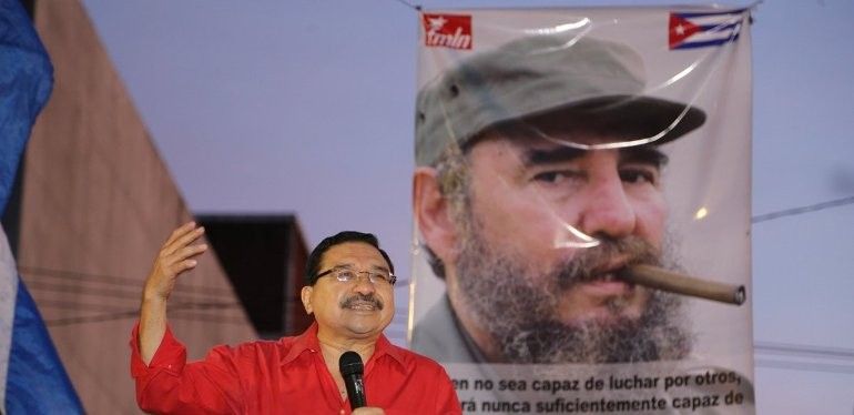 Secretario General del FMLN rinde tributo a dictador Fidel Castro