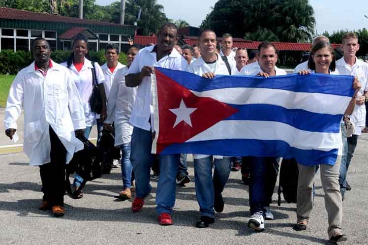 Gobierno del FMLN avala en el país esclavitud de médicos cubanos y pone en peligro salud de los salvadoreños