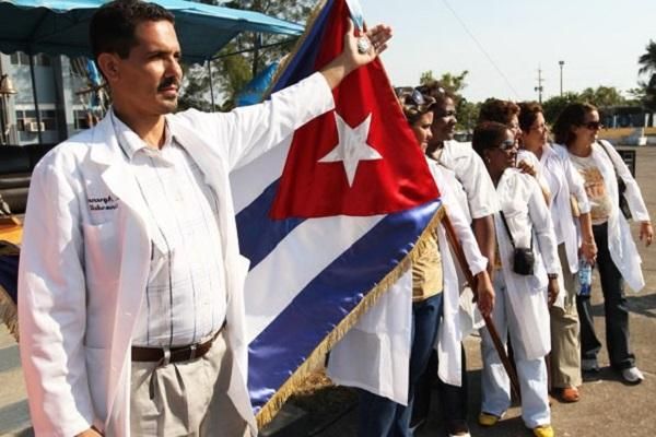 Médicos cubanos demandan por esclavitud a la estatal petrolera de Venezuela PDVSA