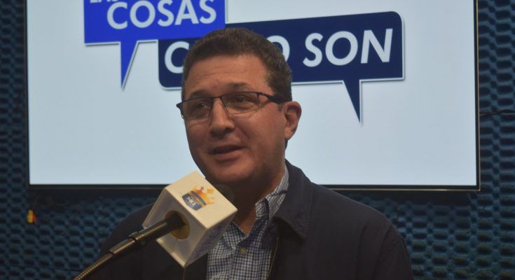 Juan Valiente desmiente noticia falsa publicada por medio aliado de Bukele