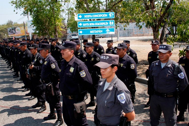 Policías recibirán solamente $12 por seis días de acuartelamiento