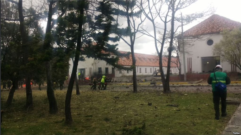 8 muertos y decenas de heridos por la explosión de un coche bomba en una escuela de Policía de Bogotá