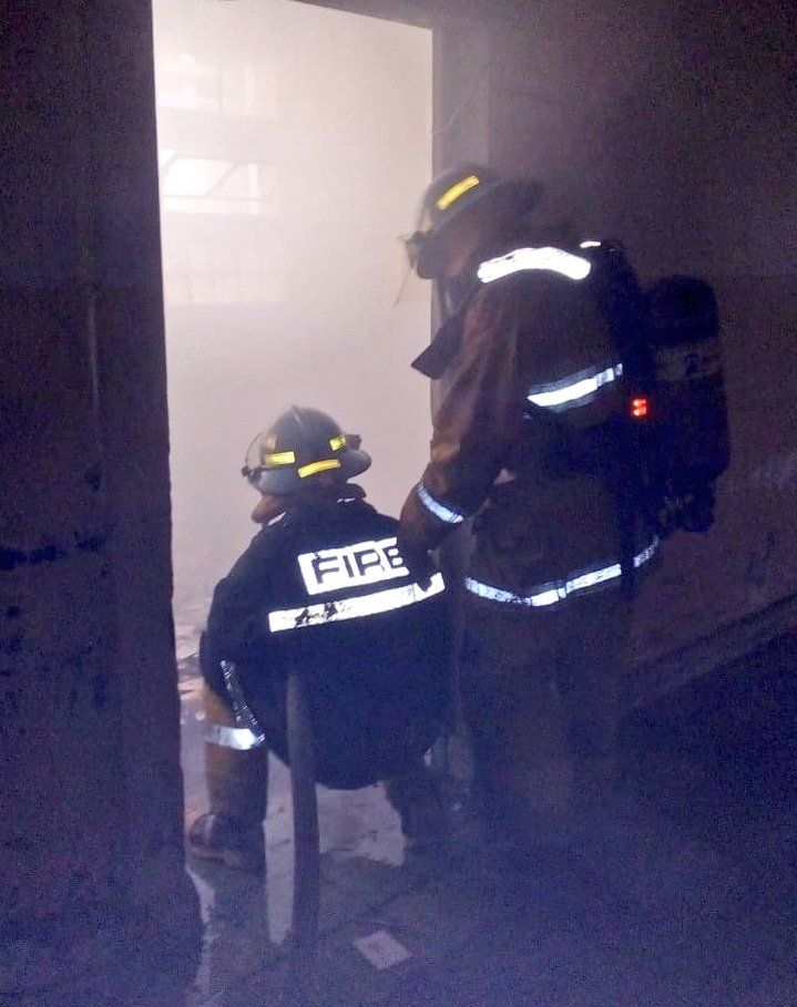 Bomberos controlan incendio en ex hospital de Maternidad