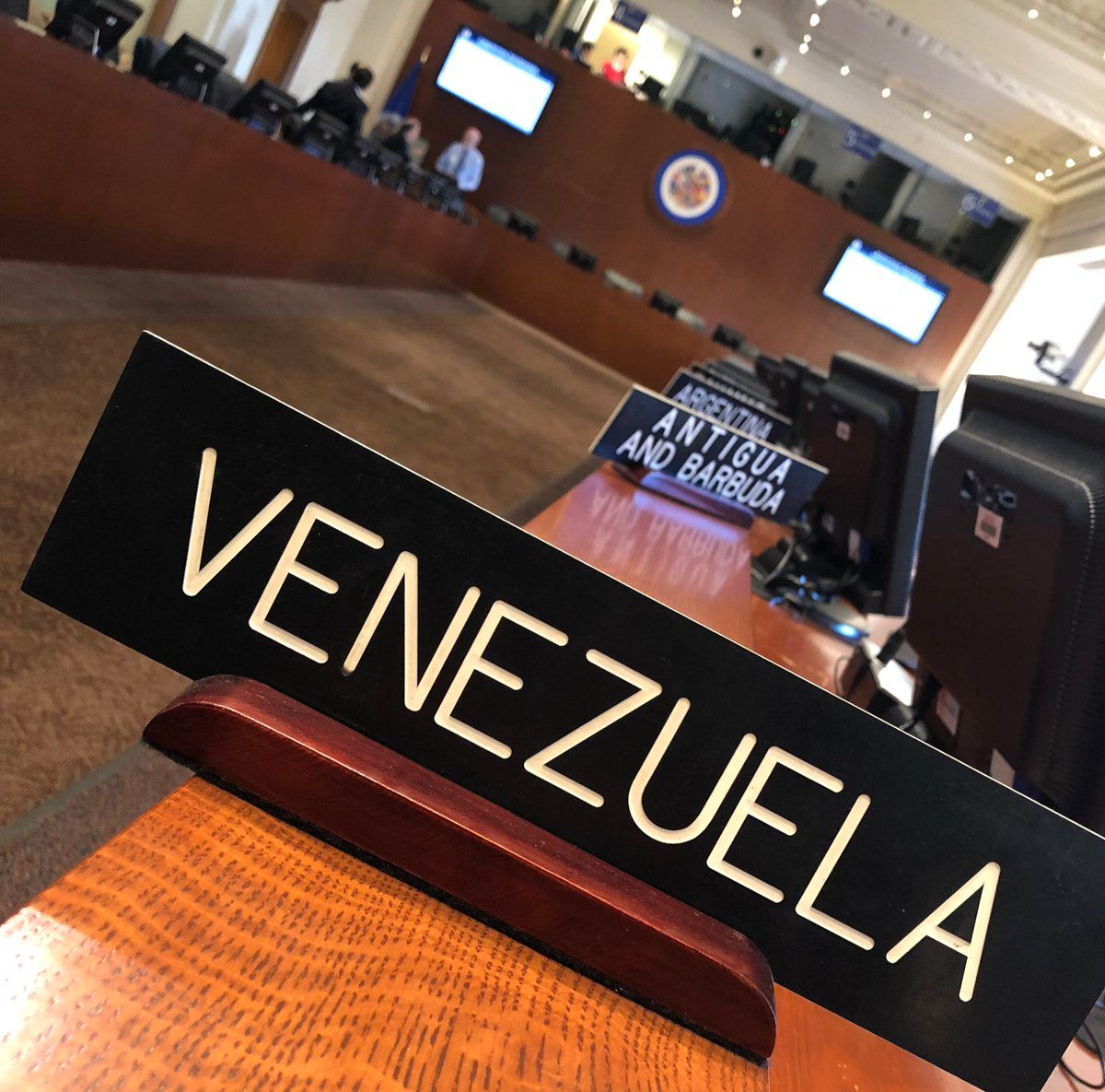 OEA aisla a Maduro y no reconoce su gobierno, El Salvador no apoyó resolución