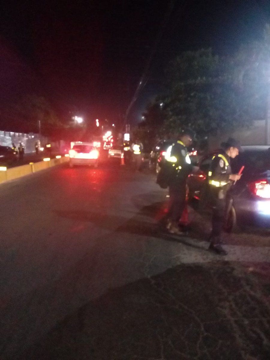 PNC detiene a 15 conductores temerarios en Santa Ana