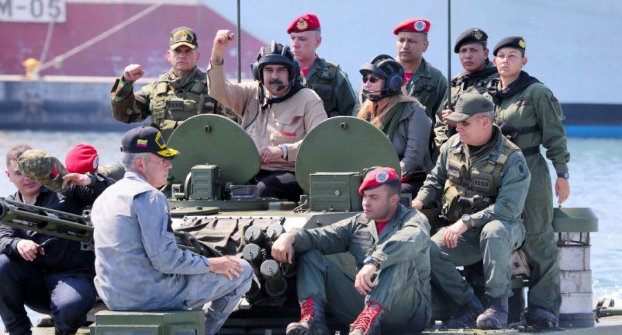 Maduro se desmayó y quedó atrapado dentro de un tanque militar