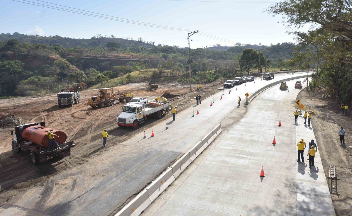 Cerrarán 4 horas carretera al Puerto de La Libertad por trabajos sobre puente El Jute