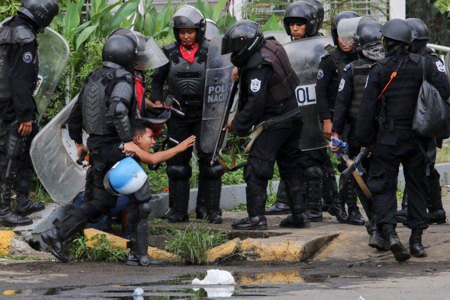 Policía de Ortega reprime de forma violenta y secuestra a personas que protestan contra el régimen