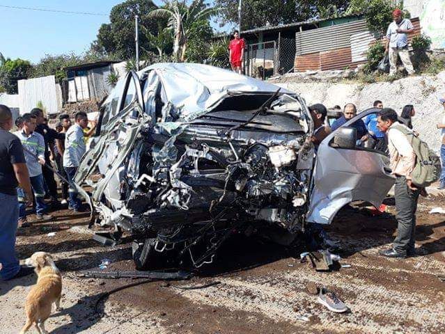 2 fallecidos y 18 lesionados deja accidente de tránsito en carretera al Puerto de la Libertad