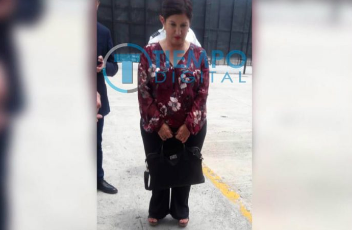 Thelma Aldana regresa a El Salvador después de permanecer unas horas en Honduras