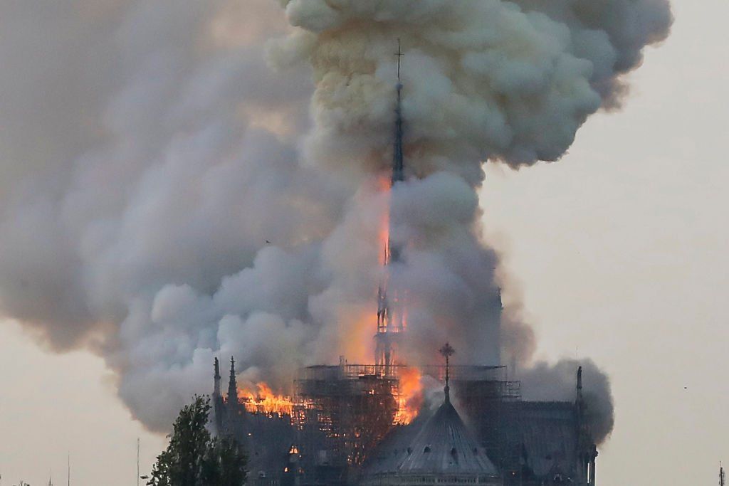 Incendio destruye la Catedral de Notre Dame