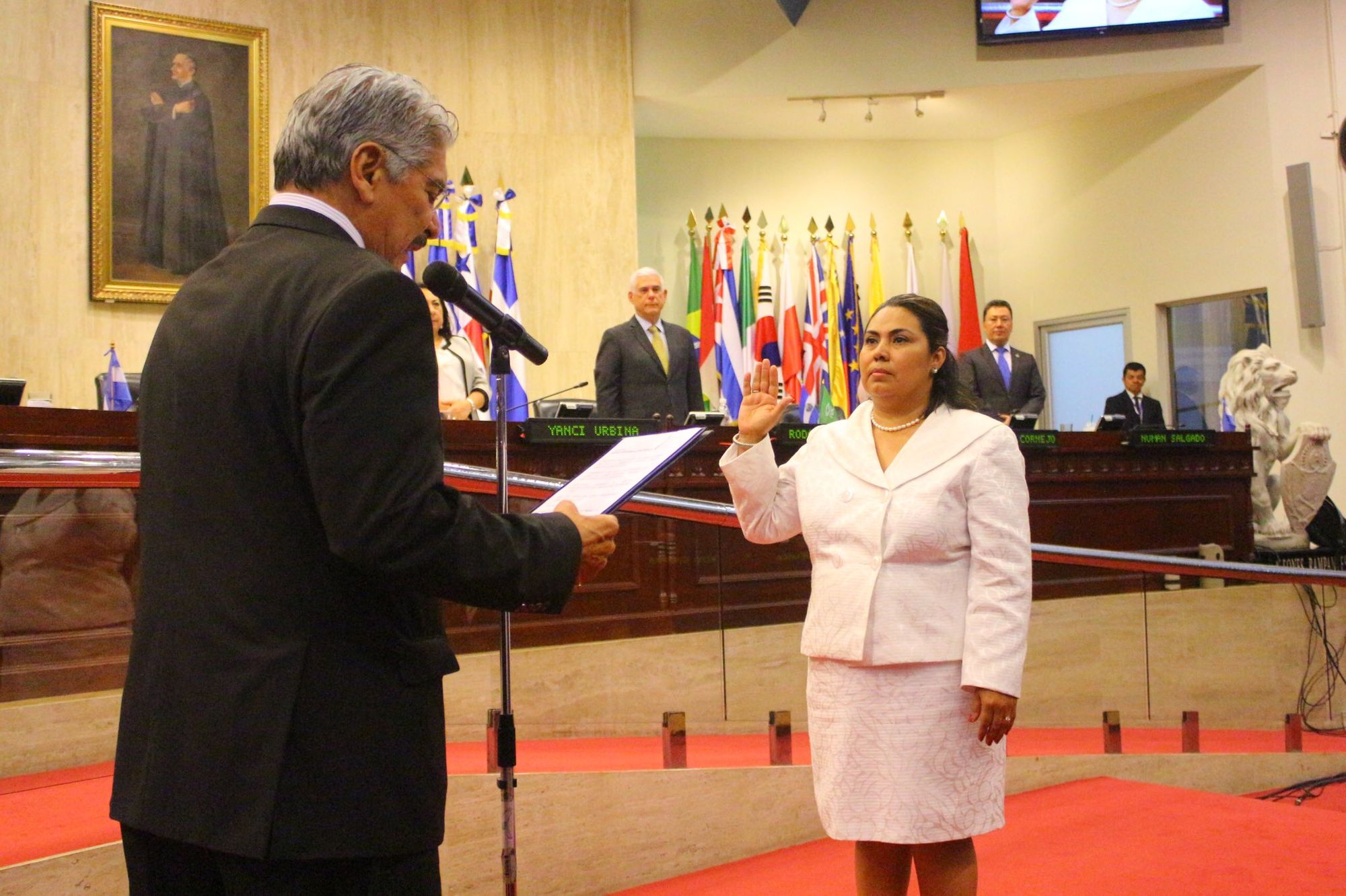 Miriam Gerardine Aldana  es juramentada como nueva Procuradora General de la República