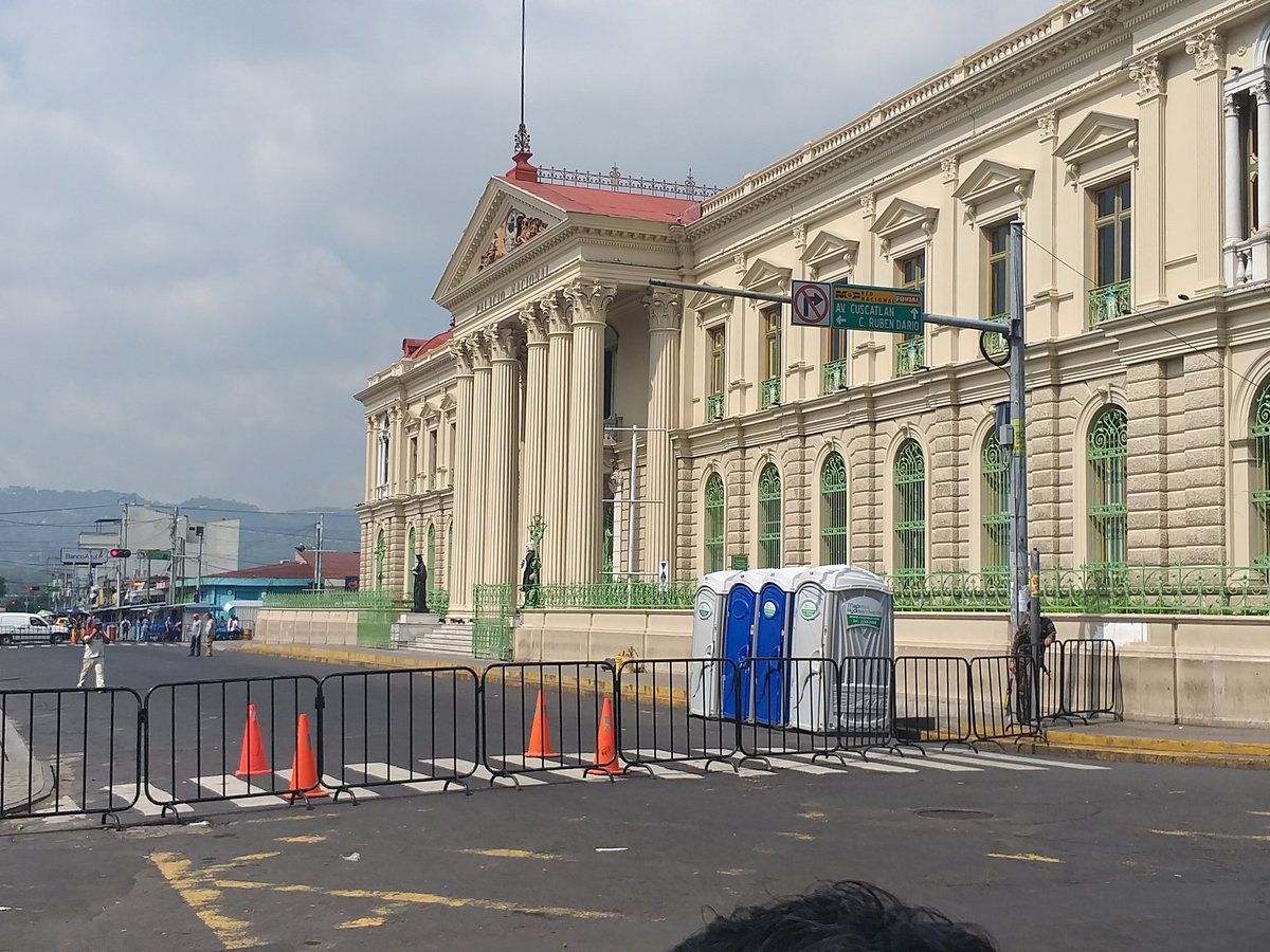 Cierran 19 días antes de toma de posesión de Bukele el paso frente a Palacio Nacional