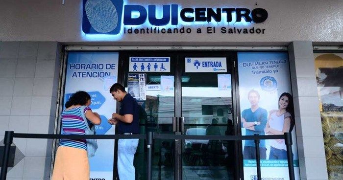 Salvadoreños no podrán tramitar DUI hasta que nuevo gobierno nombre encargado del RNPN