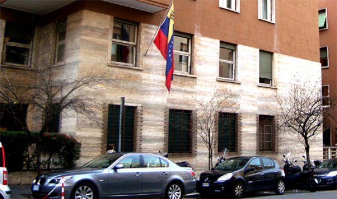 Embajada de Venezuela en Roma al borde del desalojo: tres meses sin pagar alquiler ni empleados