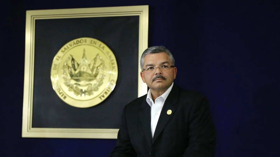 Renuncia viceministro de Obras Públicas, Nelson Guardado