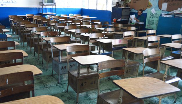 Delincuentes roban 23 computadoras en escuela de San José Guayabal