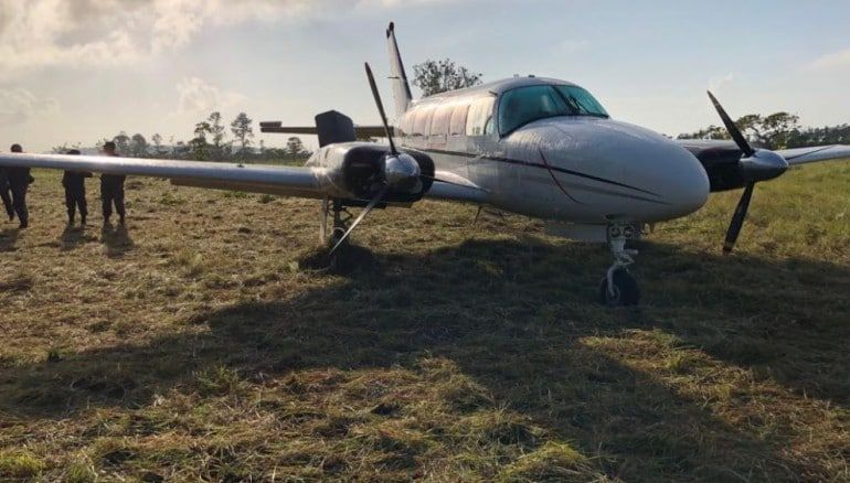 Costa Rica decomisa avioneta procedente de El Salvador cargada con 422 kilos de cocaína