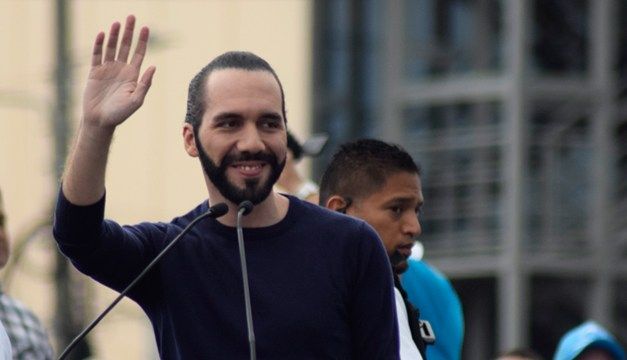 Presidente Nayib Bukele se burla de los salvadoreños que no aprueban su gestión