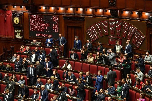 Italia aprueba la ley que reduce el número de parlamentarios