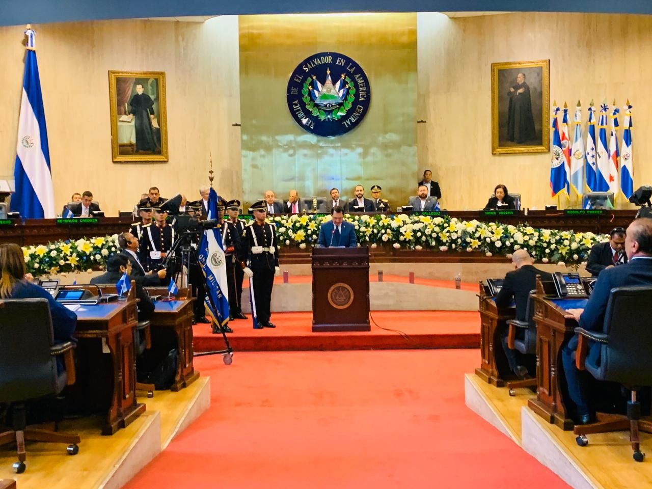 Mario Ponce asume como presidente de la Asamblea Legislativa