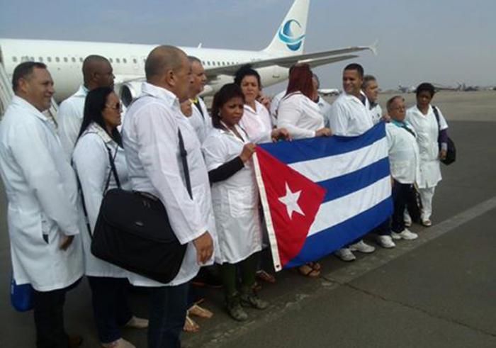 Bolivia cierra sus puertas a brigada de médicos cubanos