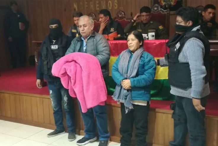 Expresidenta del TSE de Bolivia acusada de delitos electorales intentó huir disfrazada de hombre