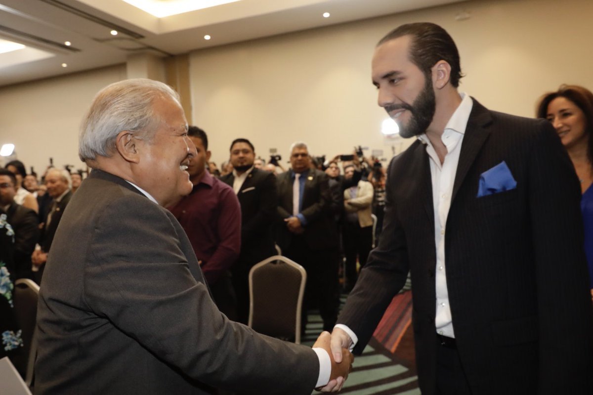 Nayib Bukele al igual que su predecesor Salvador Sánchez Cerén recibe el título de "Doctor Honoris Causa"
