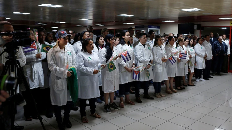 El coronavirus como excusa para continuar con la trata de personas y esclavismo de los médicos cubanos