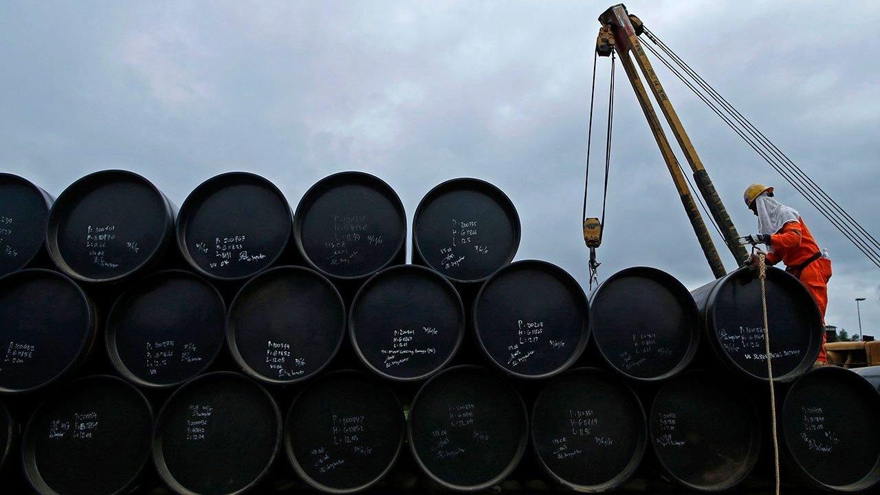 Histórico: Precio del barril de petróleo se cotiza a menos de un dólar