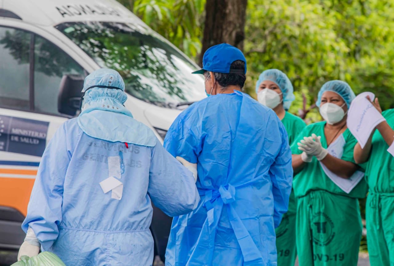 150 enfermeras del Hospital Zacamil denuncian que el Gobierno no les paga desde mayo