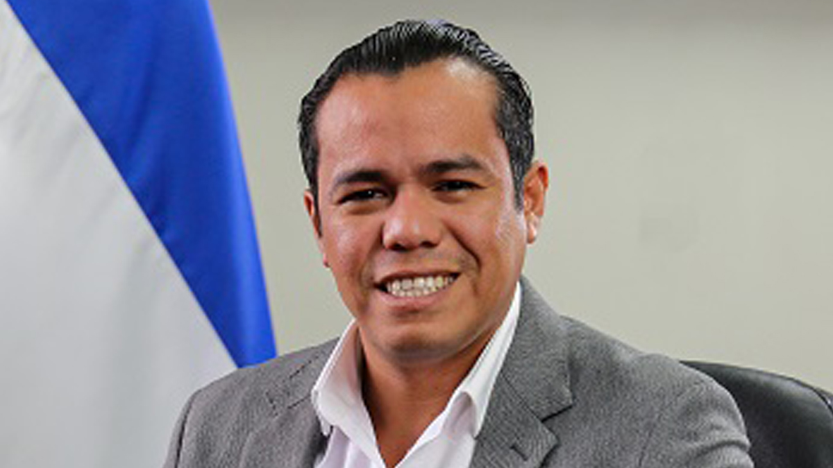 Funcionario señalado por corrupción asume como titular del ministerio de Hacienda ante renuncia de Nelson Fuentes
