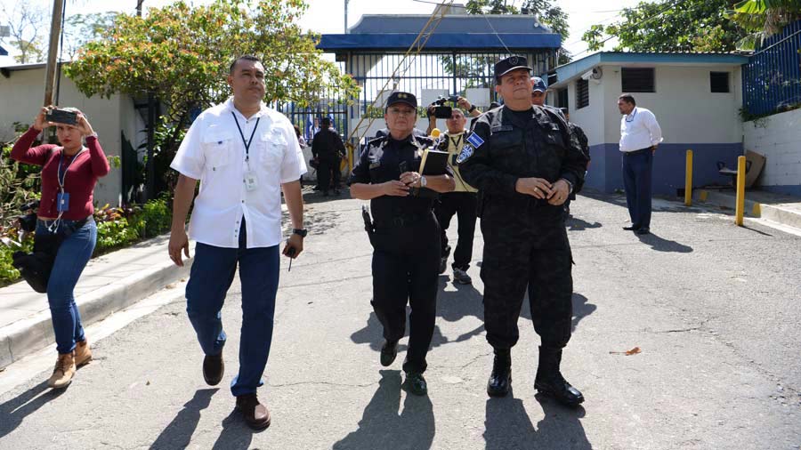 Policía incumple mandato y se niega a llevar con apremio a ministro de Hacienda