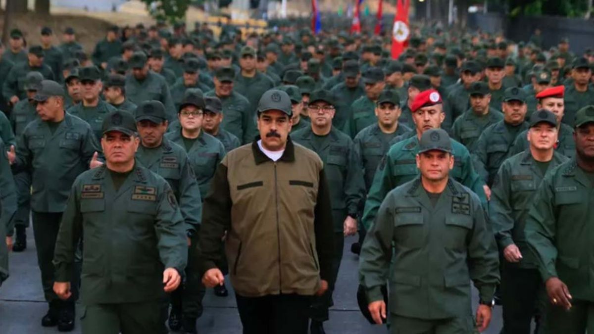 Chavistas cambiaron el centro de votación de Maduro para que estuviera rodeado de militares
