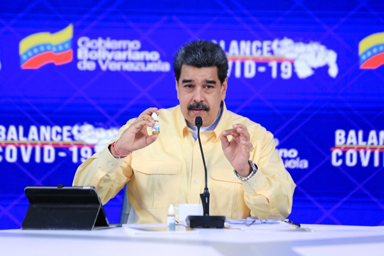 Nicolás Maduro presentó Carvativir: dijo que son “gotas milagrosas” que “neutralizan al 100% el coronavirus”