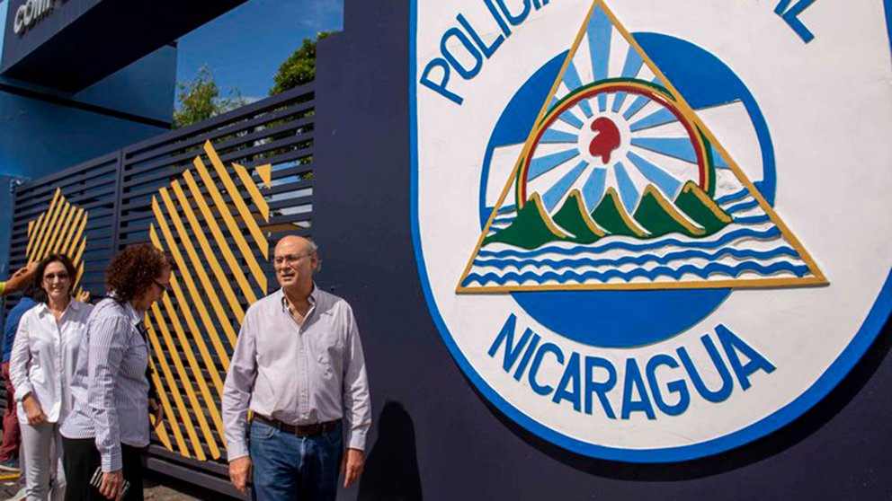 Censura en Nicaragua: la Policía del régimen de Daniel Ortega rodea la redacción del diario El Confidencial
