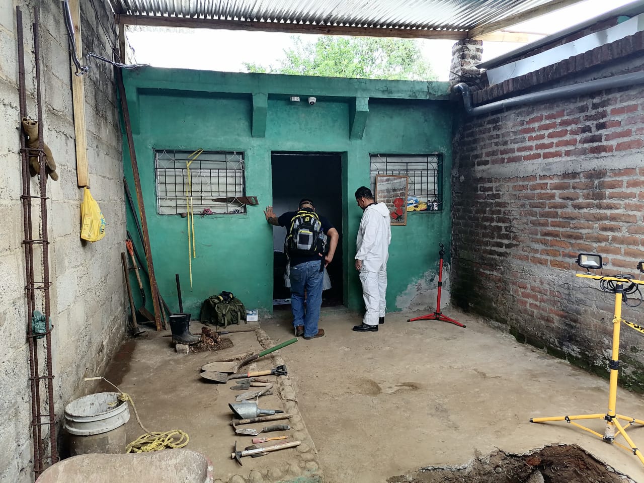 Denuncian que Medicina Legal está manipulando autopsias de cuerpos encontrados en fosa de Chalchuapa