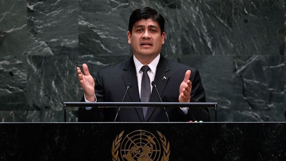 Presidente de Costa Rica ante la ONU: Menos armamento militar, más inversión en salud