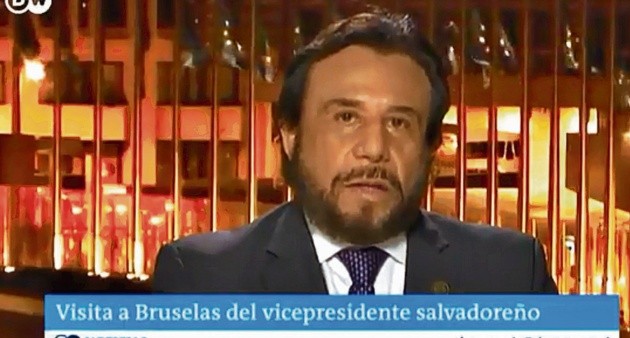 Félix Ulloa mintió a cadena internacional al asegurar que las marchas en El Salvador son "leyendas urbanas"