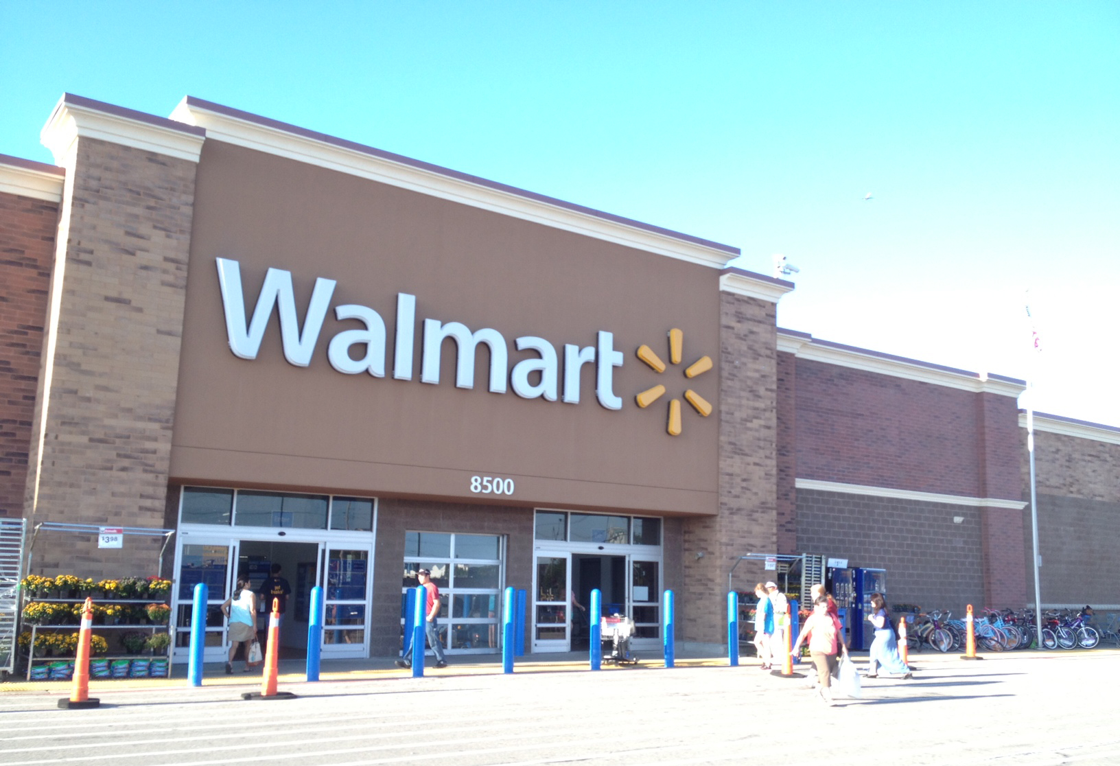 Cadena de supermercados Walmart evalúa cerrar sus inversiones en el país