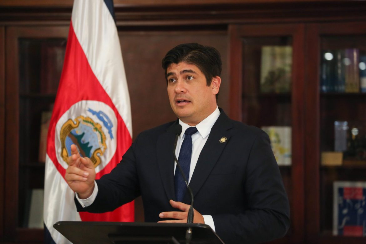 Fitch mejora la perspectiva de deuda de Costa Rica de negativa a estable, tras política de austeridad del gobierno