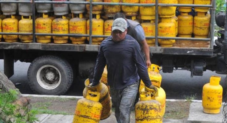 Salvadoreños que no tengan subsidio de gas tendrán que pagar más de un dólar adicional por tambo