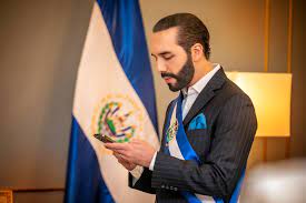 Gobierno de Bukele lleva a El Salvador a la peor calificación crediticia de su historia