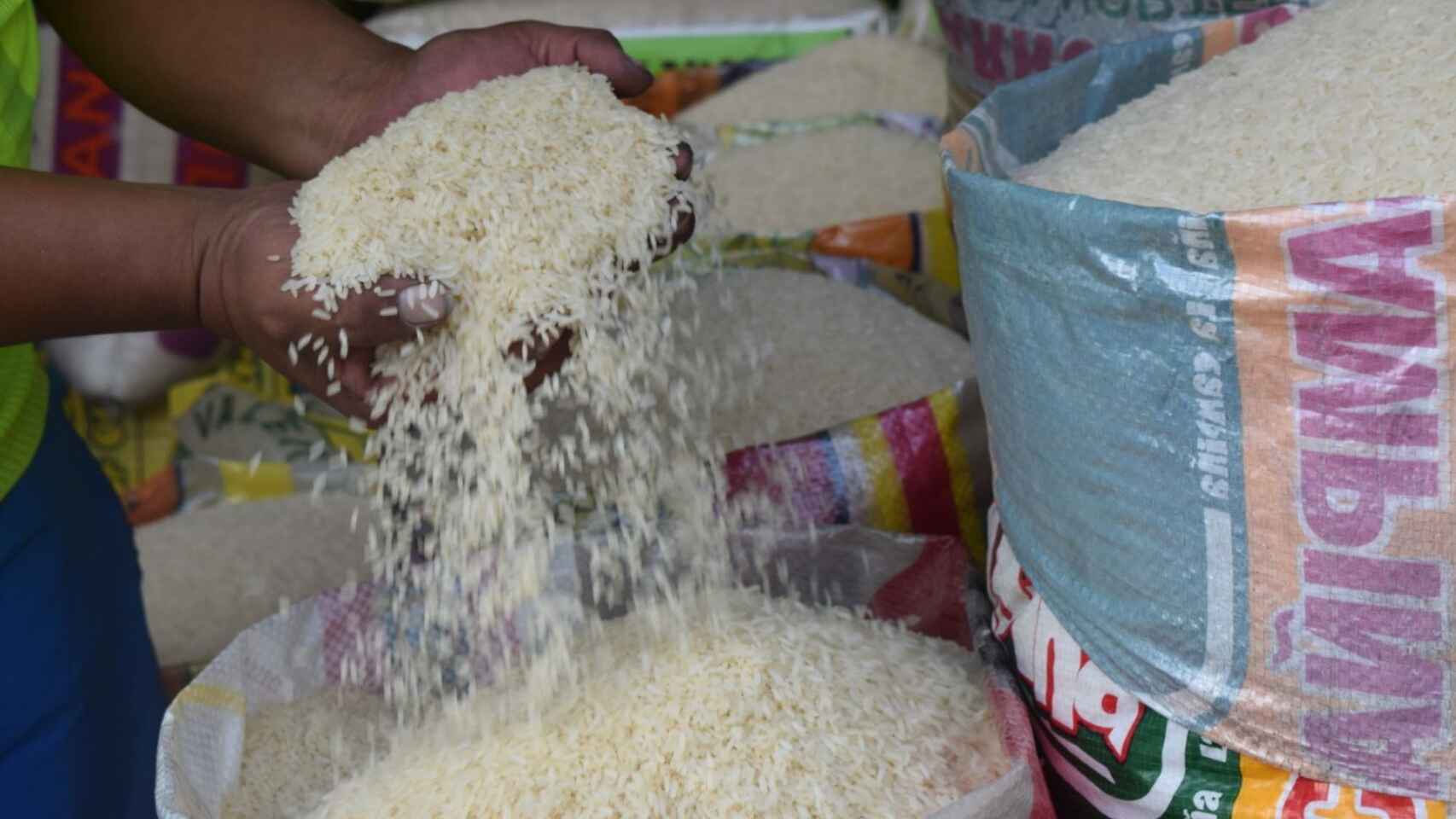 Salvadoreños tienen que pagar $9.30 más por cada quintal de arroz