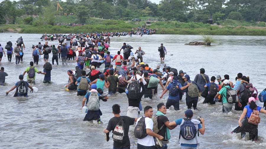 Crisis económica e inseguridad obligan a los salvadoreños a huir del país