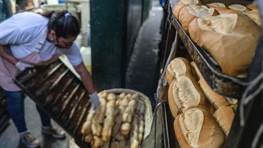 Altos costos en harinas obliga a panaderías a despedir personal