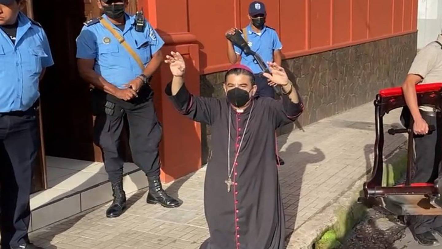 Episcopado de Nicaragua expresó su solidaridad al obispo retenido por la Policía del régimen de Daniel Ortega
